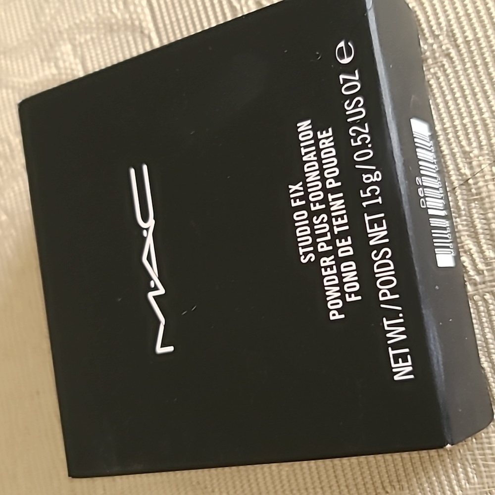 MAC Studio Fix Powder plus Foundation New in Box Shade NC42